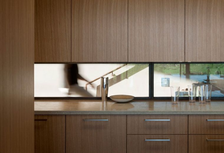 alzatina-trasparente-mobili-cucina-legno