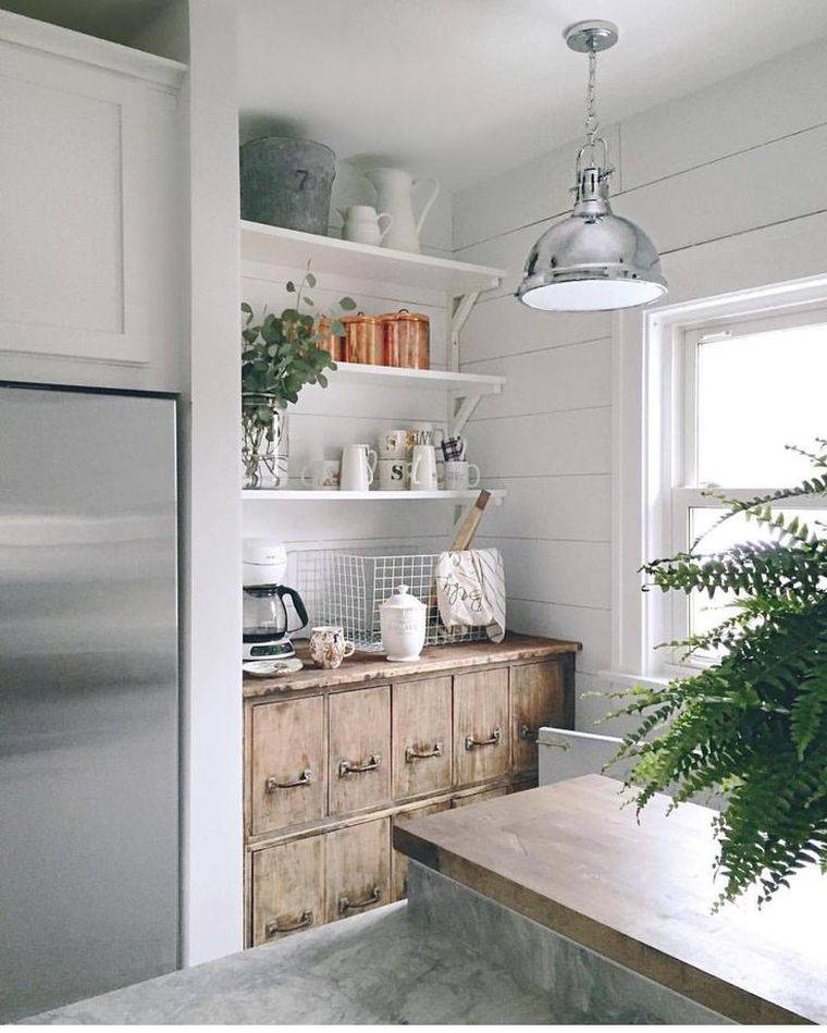 maža virtuvė-kaimo vietovė-modernūs-deko baldai
