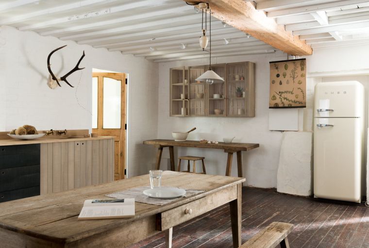 Skandinavski-dizajn-ladanjska-kuhinja-namještaj-drvo