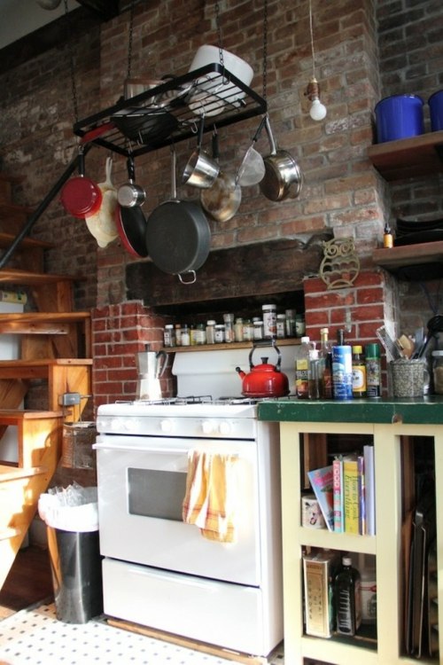 zoom udobna kuhinja zid od opeke