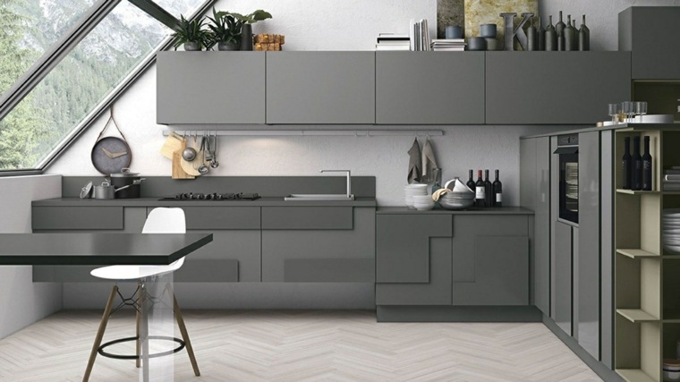 pilkas virtuvės dizainas virtuvės spintelės baras madingas baltas parketas