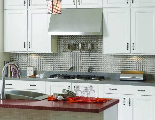 siva-kuhinja-originalna-ideja-backsplash-lijepi-ormari
