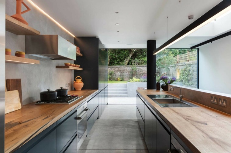 modern-belső-fekete-fa-konyha