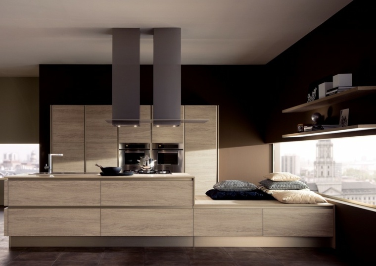 juoda virtuvė ir mediniai modernūs itališko dizaino baldai