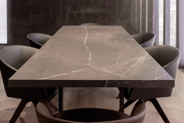 XLIGHT Savage Tamno polirani višenamjenski stol