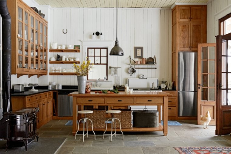 spaziose piastrelle in legno color legno da cucina in stile country bianco