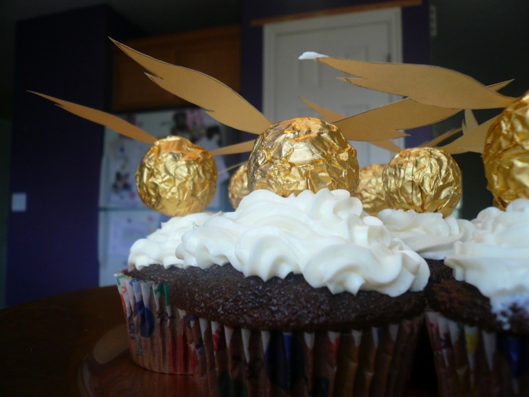 ハリーポッターの誕生日デコレーションカップケーキ-チョコレート