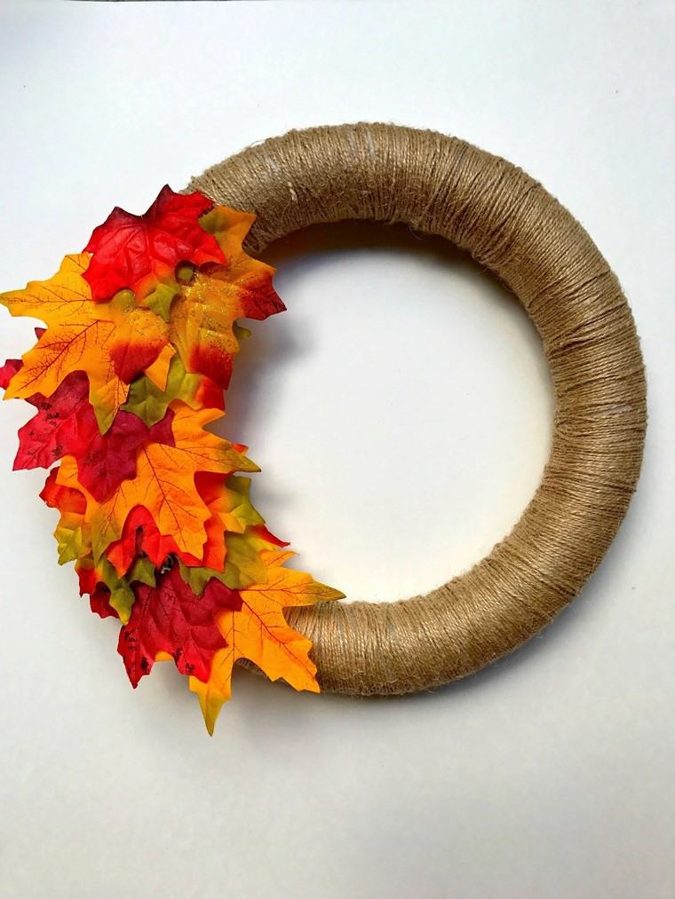 deco-wreath-leaves-autumn-holder