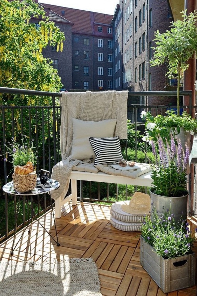 decorazione esterna per piccolo balcone