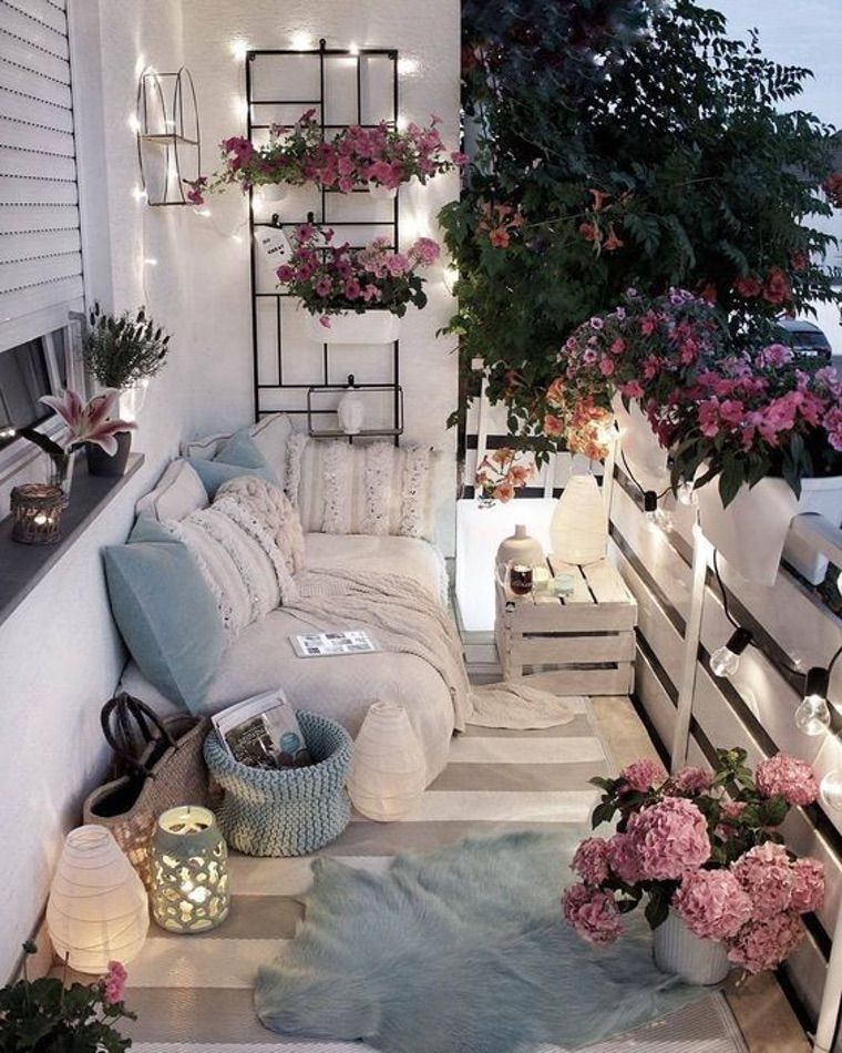 Idea di layout dell'appartamento con balcone deco