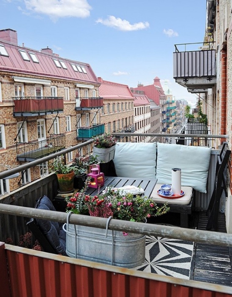 Idea di layout dell'appartamento con balcone deco