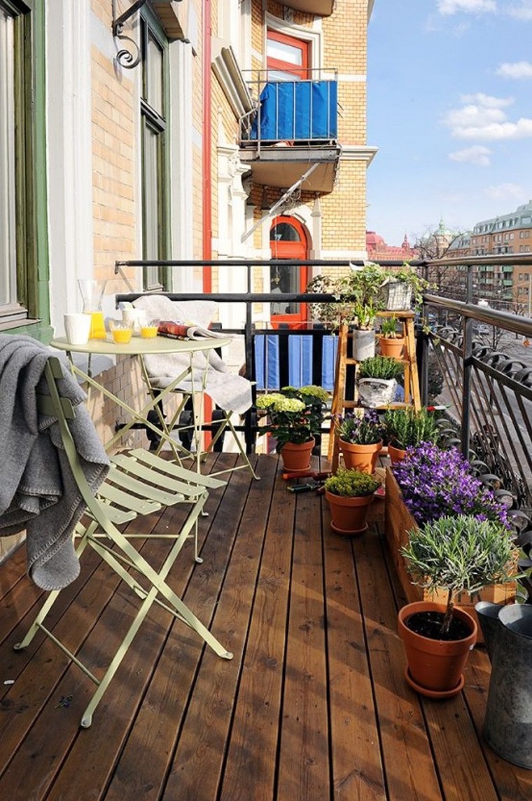 mažo balkono buto išdėstymo idėja