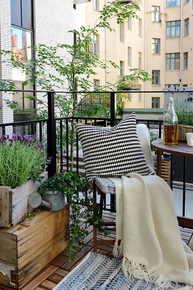 Idea di layout dell'appartamento con balcone deco