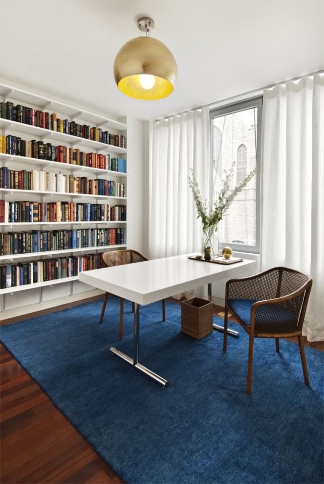 Ideje-dizajn-deko-knjižnica-dobro opremljena-blagovaonica-plavi-tepih-deko-knjižnica