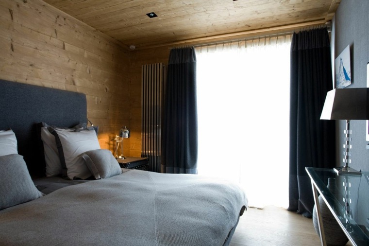 木製の壁のクラッディング寝室の山の雰囲気