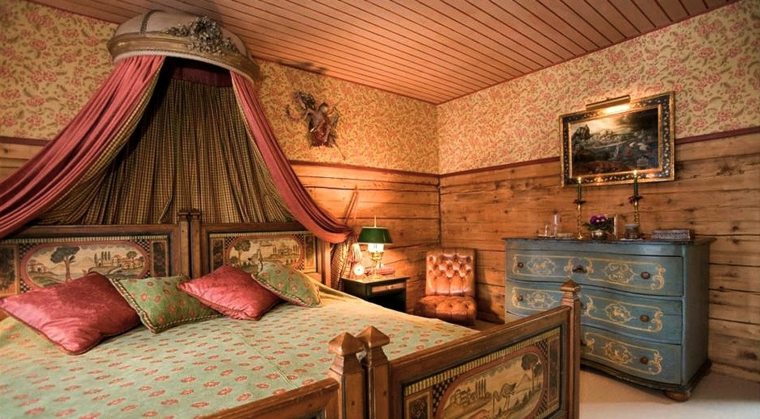 寝室の山のシャレーの装飾