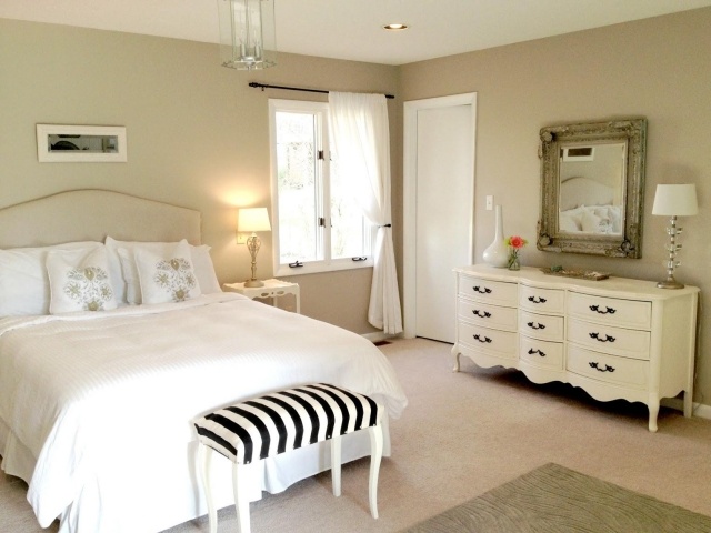 felnőtt-hálószoba-semleges-színek-zebra-végű ágy