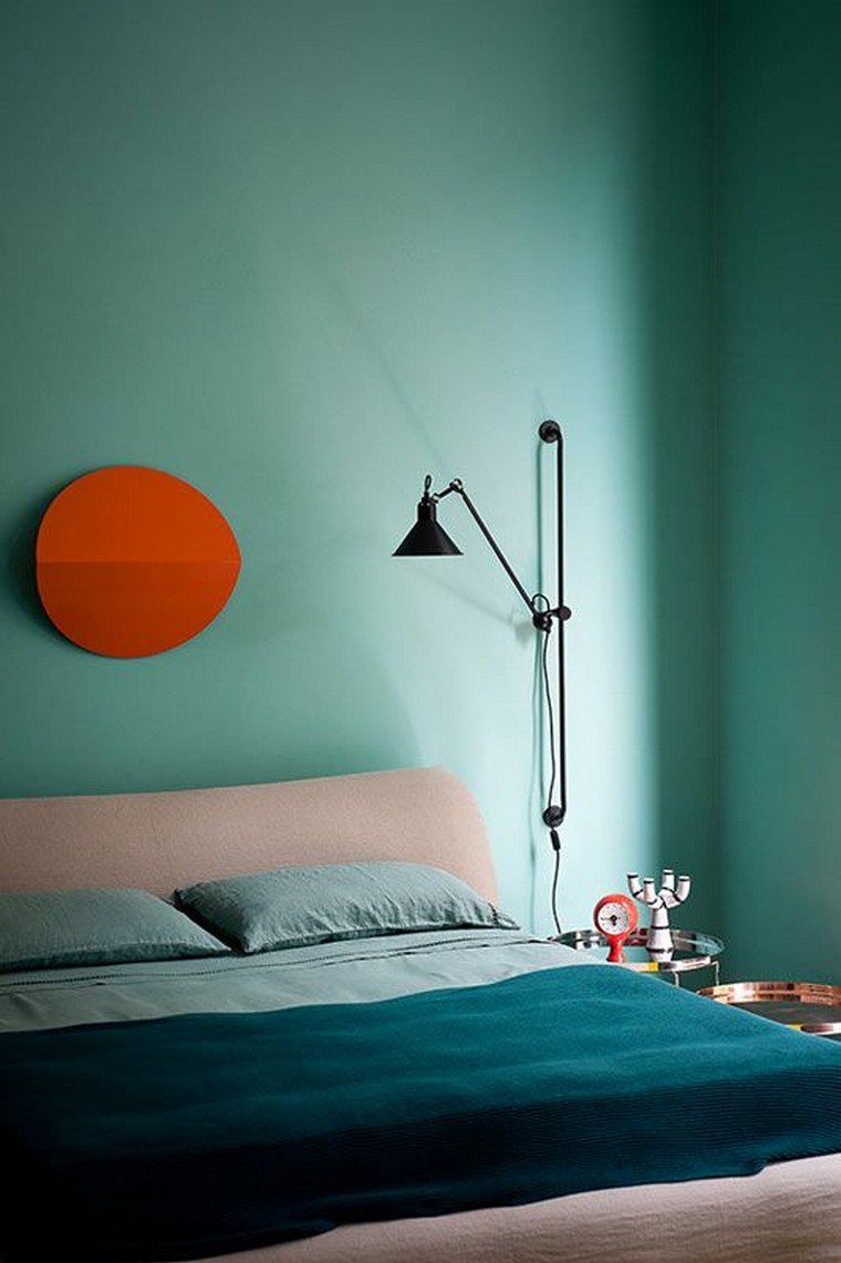 寝室の壁の装飾青いペンキのアイデアスペースベッドヘッドボードピンクの壁の照明器具