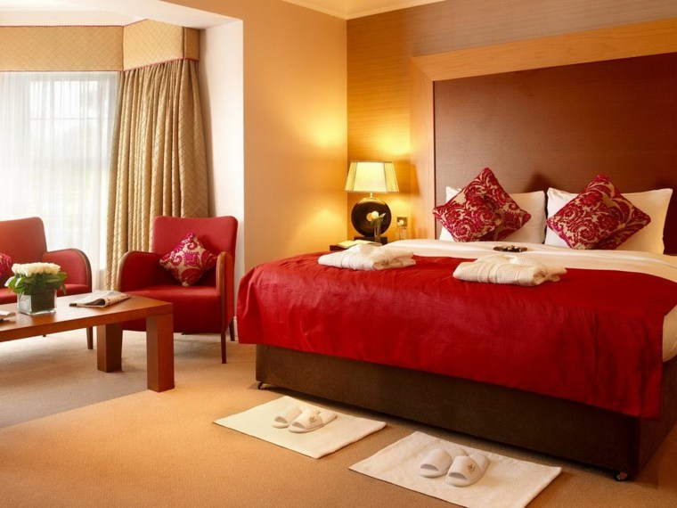 赤い情熱的なデザインの寝室の大人の家具