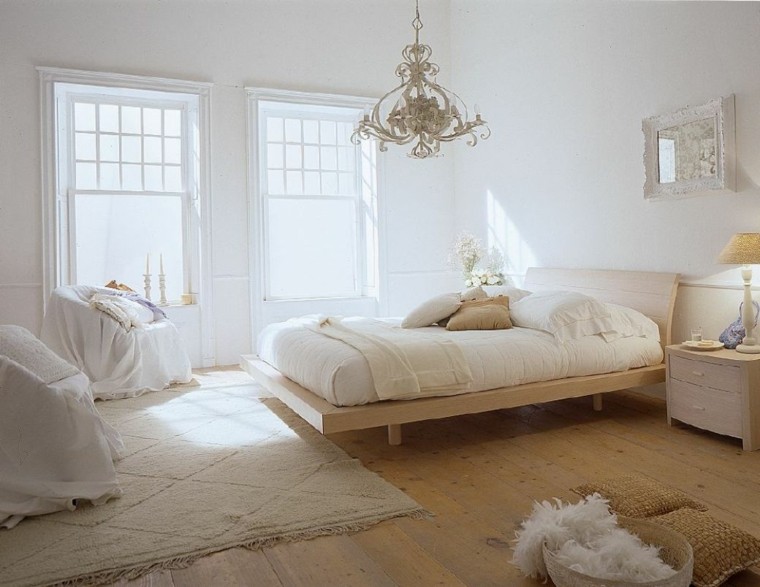 prašmatni miegamojo dekoravimo idėja zen atmosfera balti ir mediniai baldai