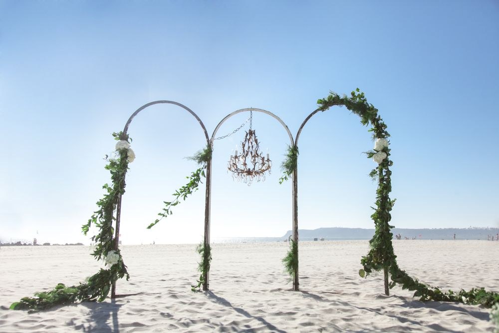 Idee per decorare l'arco di nozze al mare