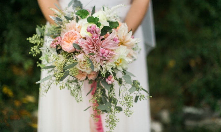 bouquet da sposa per donna fiori vari