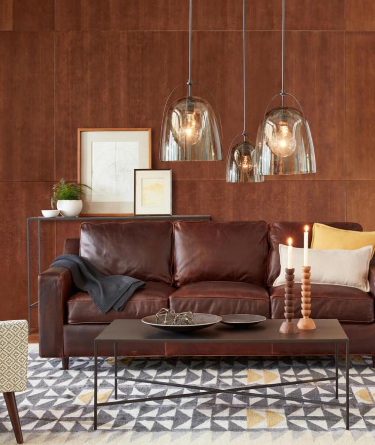 革のソファと現代的なリビングルームの装飾