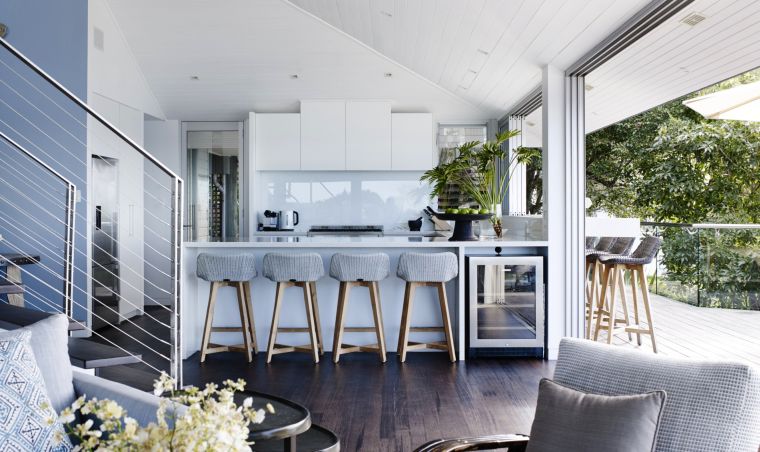 cucina-aperta-su-interni-ed-esterni-design-mare