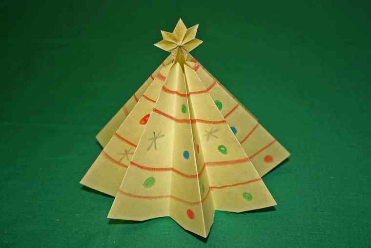 Decorazioni natalizie per farti albero di carta
