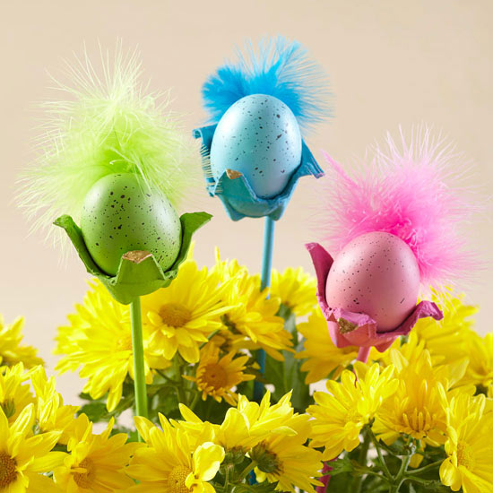 húsvéti dekoráció festett tojás virágok