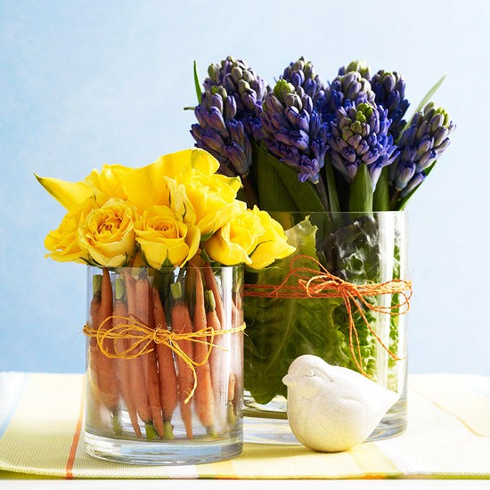 szép húsvéti dekoráció lila sárga virágok
