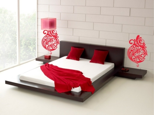 赤白の寝室の装飾