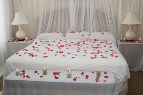 バレンタインデーのベッドの装飾のアイデア