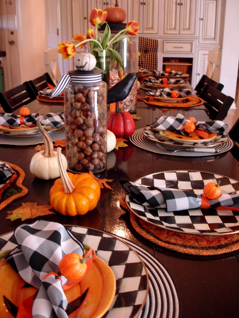 ハロウィーンの茶色のテーブルのアイデア