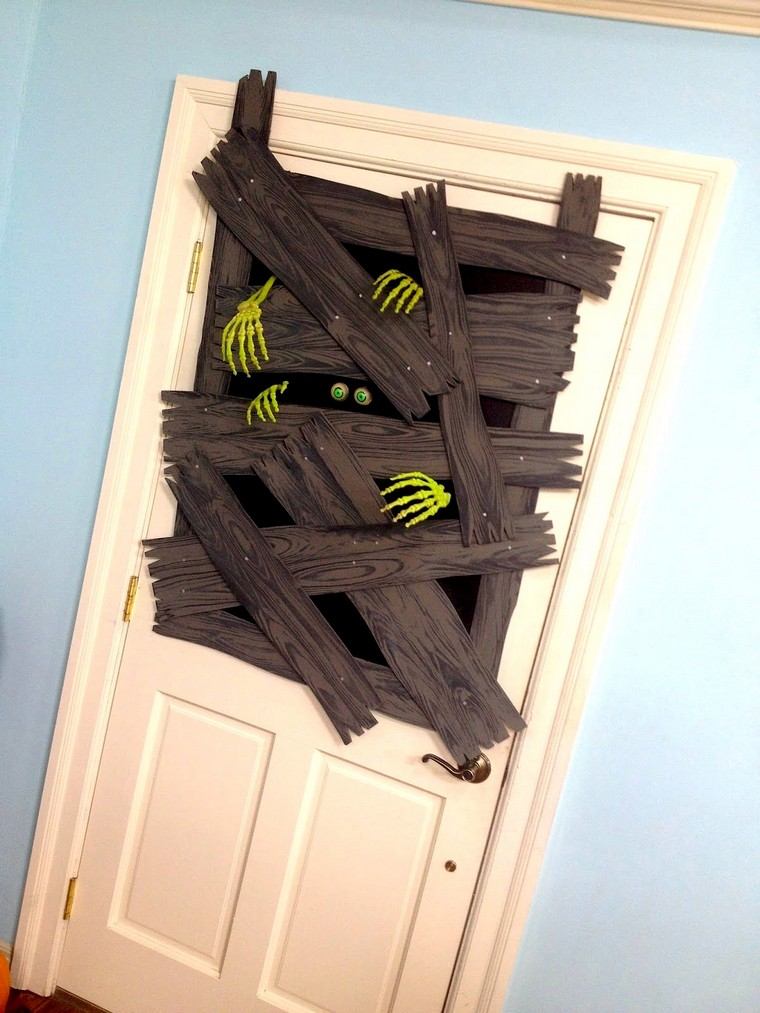 Halloween deco bejárat ijesztő DIY ötlet