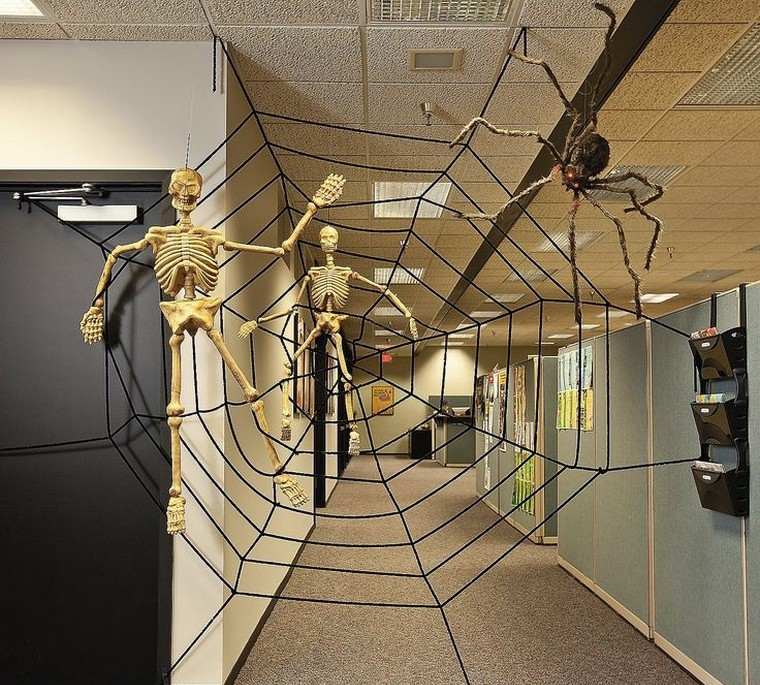 Halloween dekoráció, hogy néhány ijesztő ötlet: az irodában