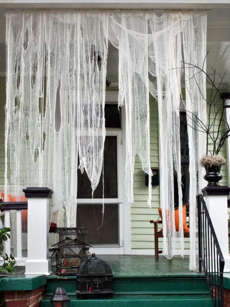 Házi Halloween dekoráció a verandára