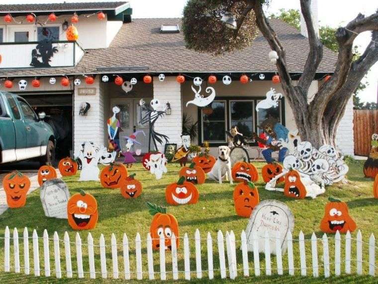 idea di decorazione esterna per Halloween