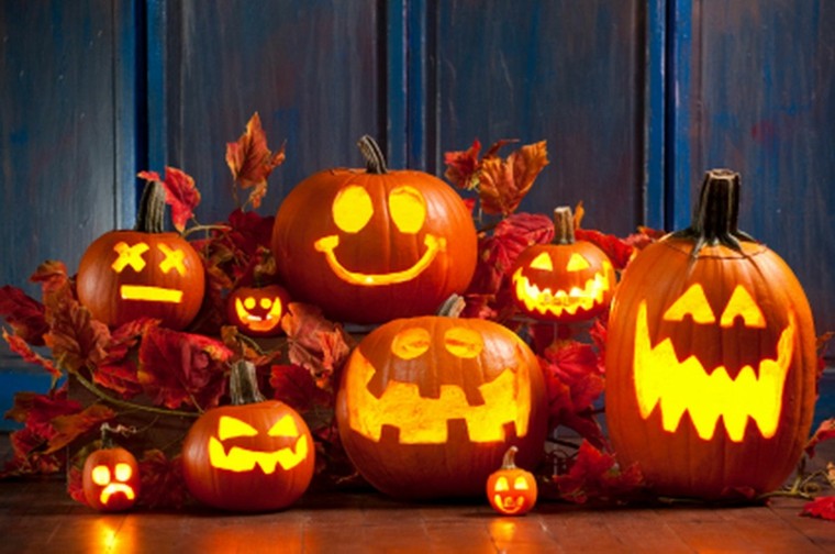 deco halloween a buon mercato all'aperto-zucche-ridendo