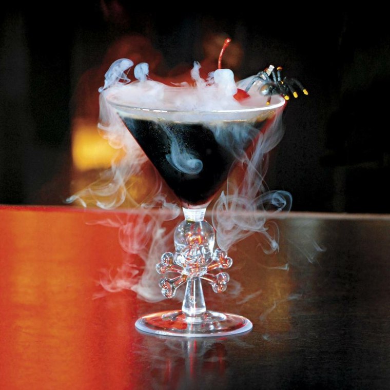 halloween koktél fekete mágia martini alap