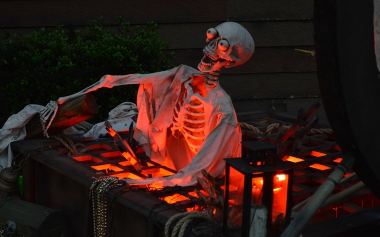 halloween koktél dj bár tropikus-gótikus zene