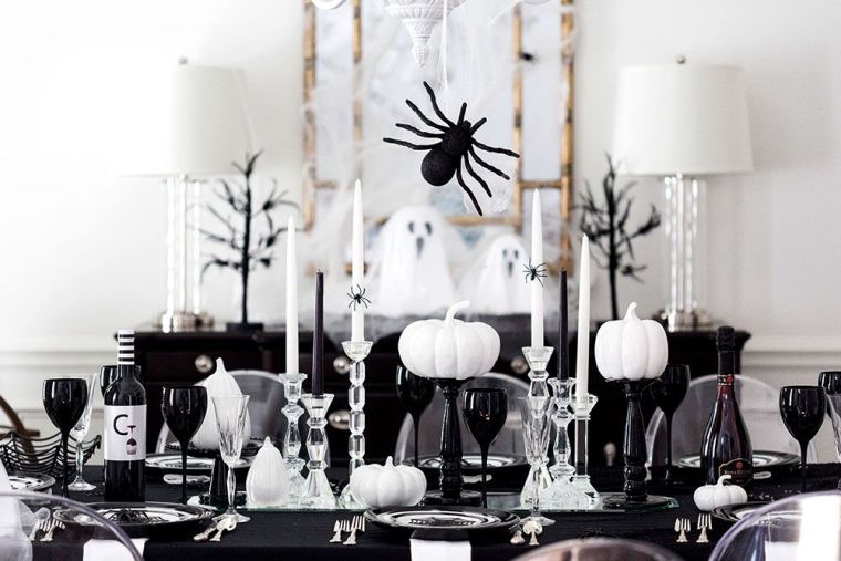 decorazione della tavola con centro bianco e nero