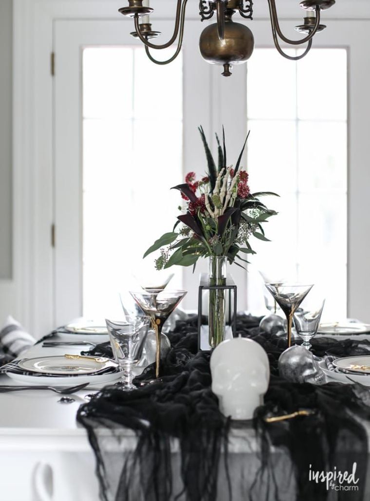 elegante tavolo in bianco e nero