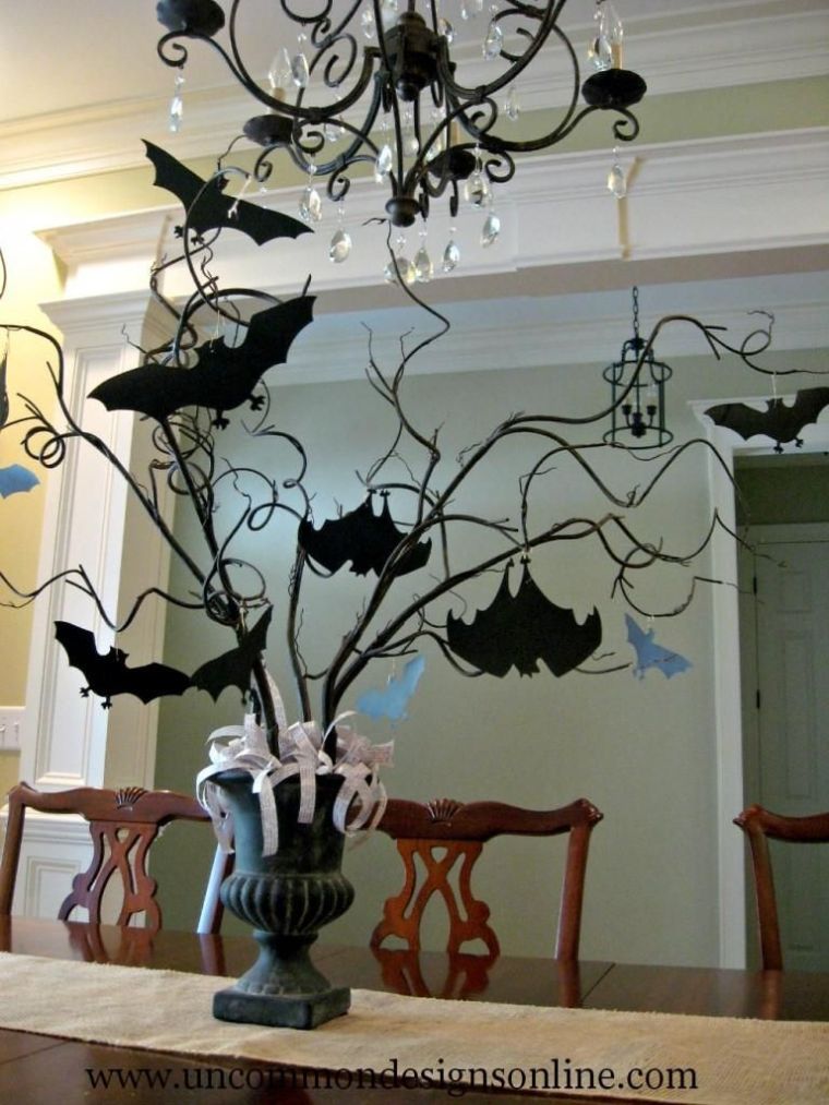 Decorazione della tavola di Halloween con l'albero