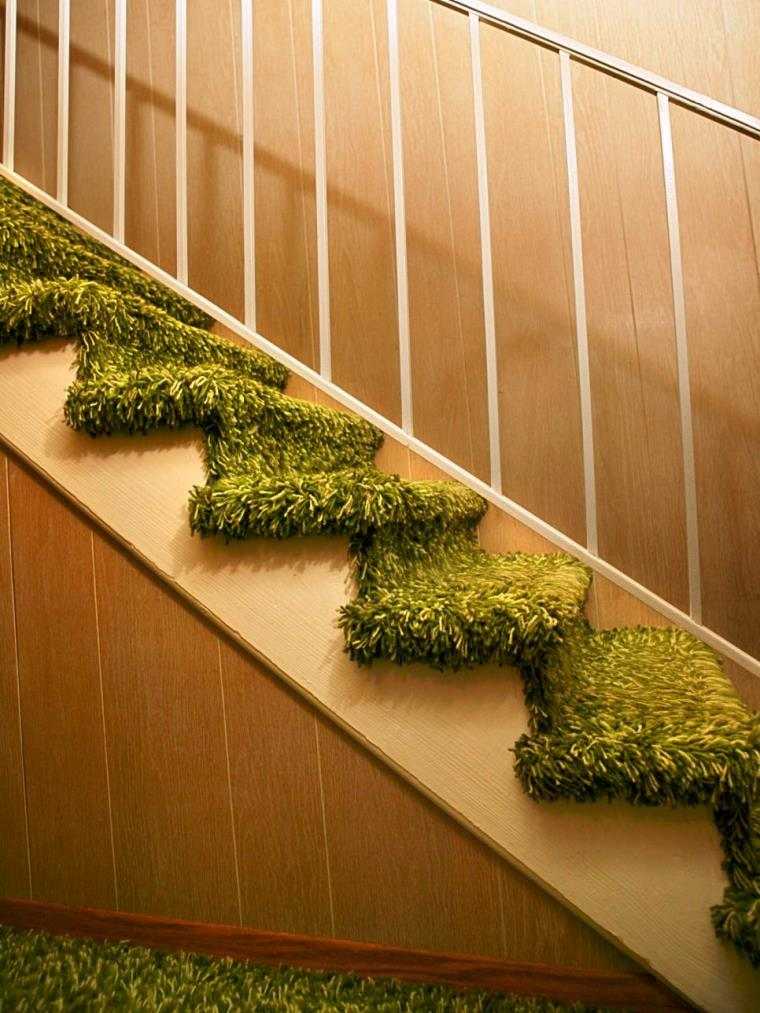 Interjero dekoravimas-namas-laiptai-kilimas-klaida