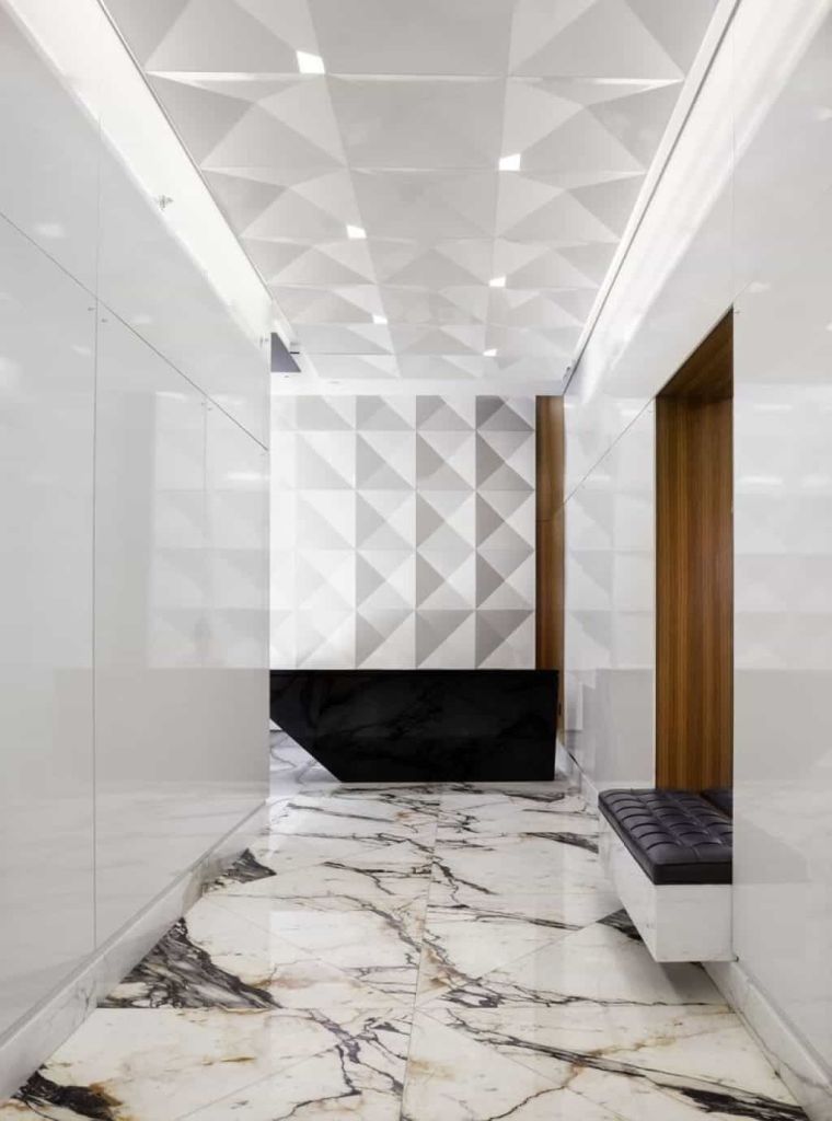 interni con pavimento in marmo