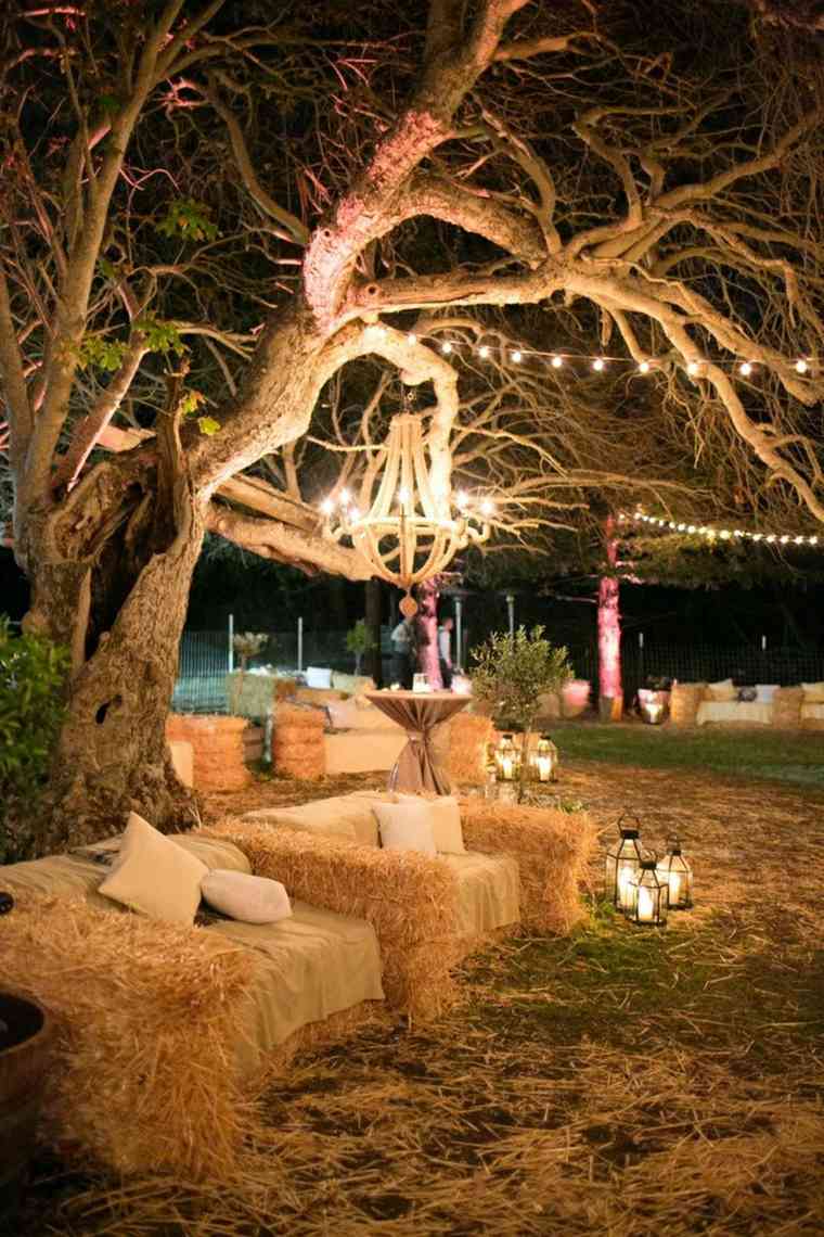 rustikalno-vjenčanje-deko-slama-fotelje-svijeće