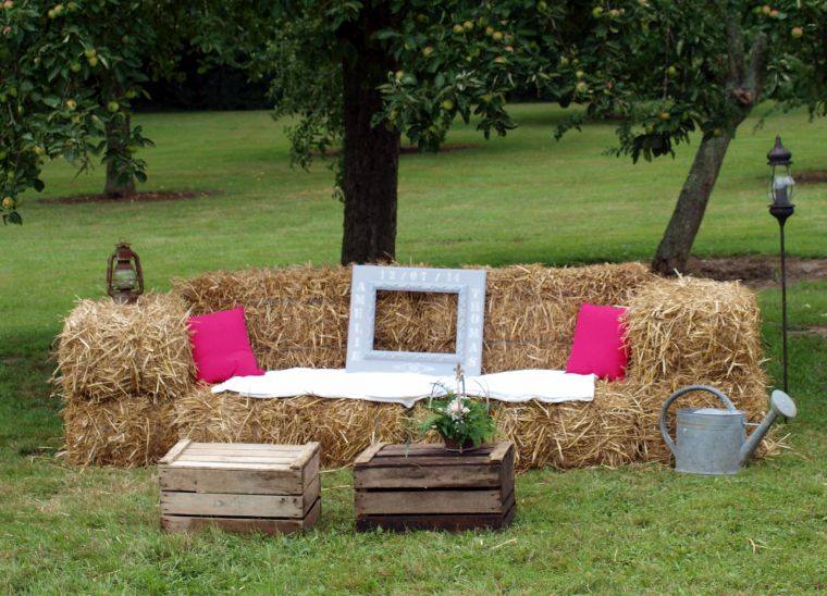 rustico-matrimonio-deco-divano-paglia-e-pallet