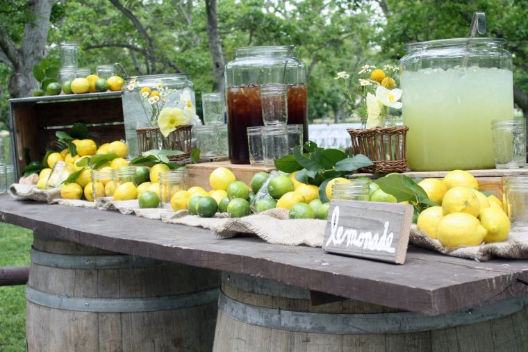 deco-mqriqge-champetre-bar-lemonade-lemons