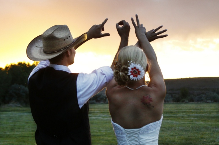arredamento-matrimonio-country-coppia-sposata-stile-cowboy